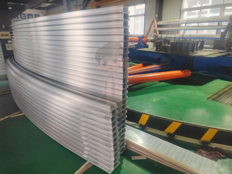 Unit type curtain profile bending