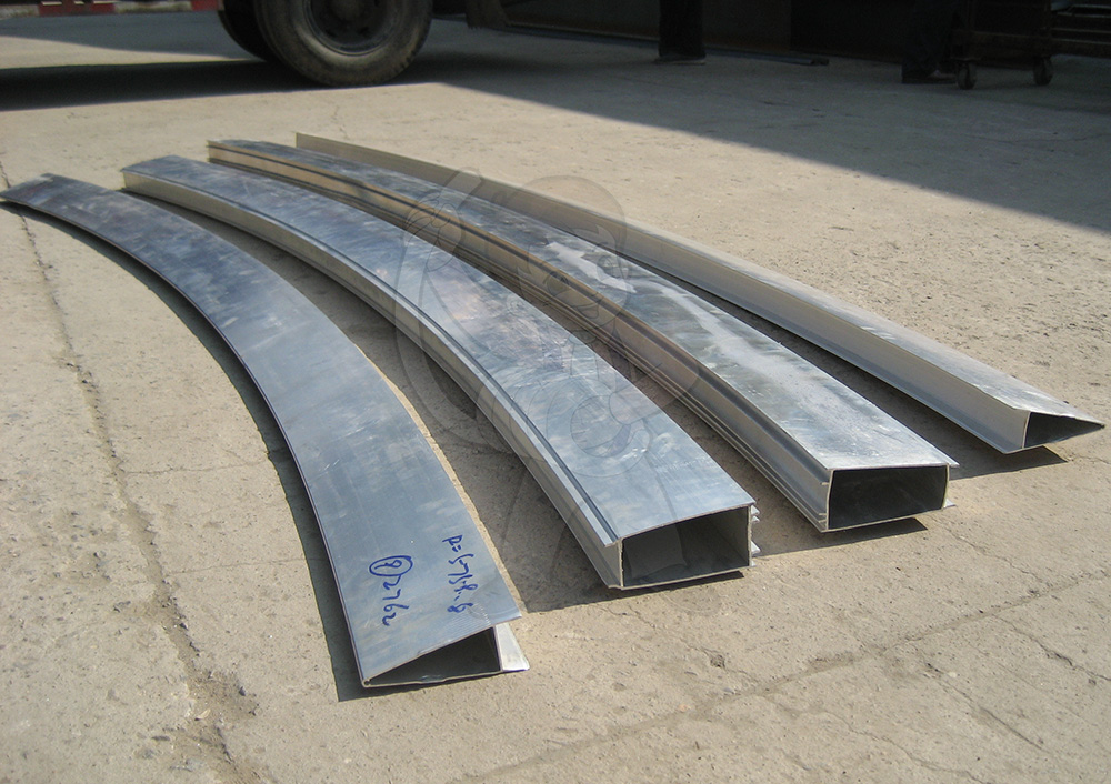 Shuttle shaped louver grille (assembled)