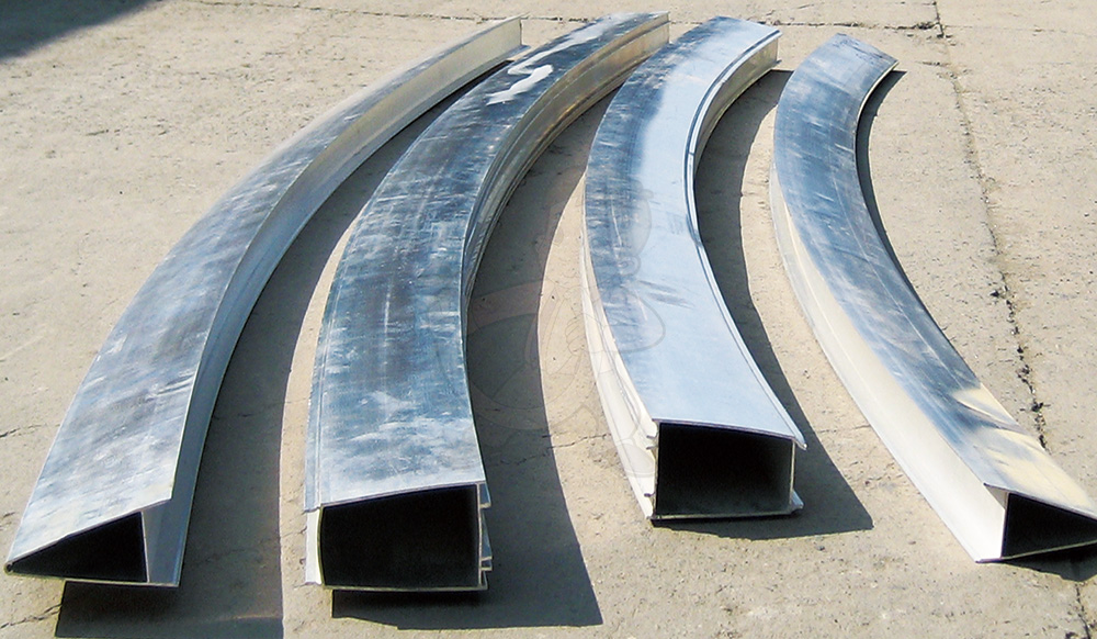 Shuttle shaped louver grille (assembled)