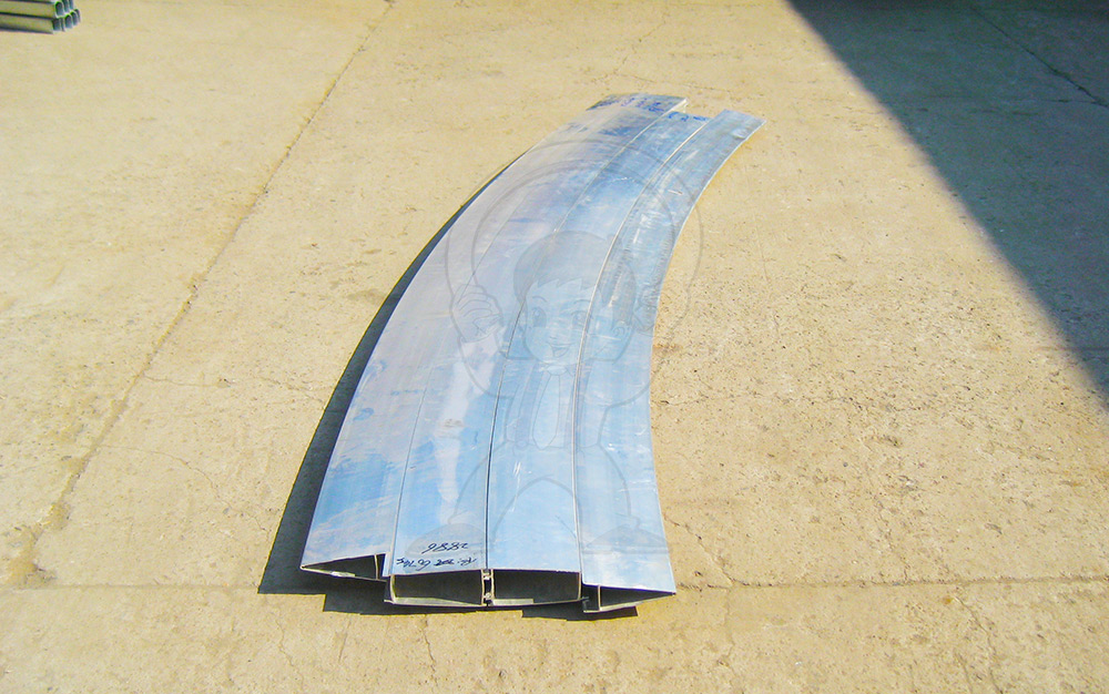 Shuttle shaped louver grille (assembled)