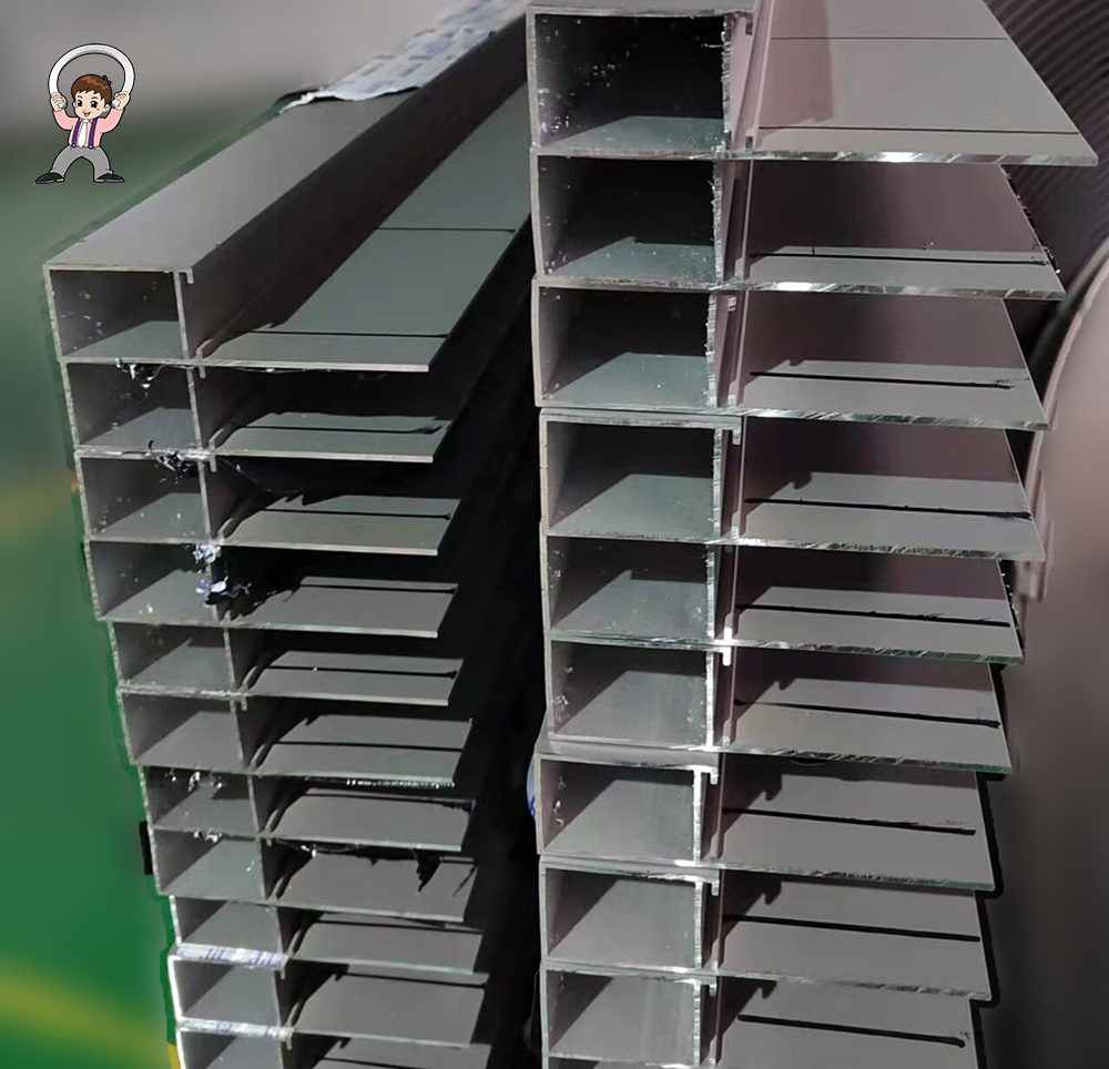 Aluminum alloy decorative material bending processing