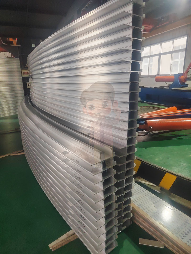 Unit type curtain profile bending